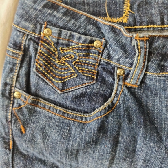 Half length jeans by Roca Wear, size 7, blue denim. - Picture 7 of 7